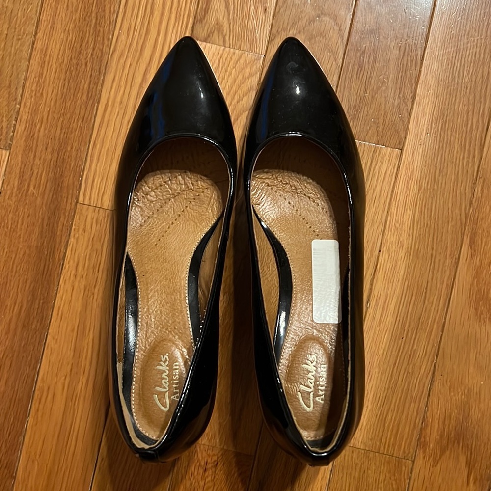 Clarks Artisan black patent kitten heels size 9 1/2